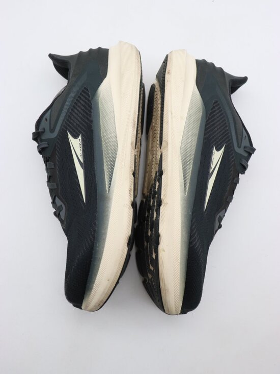 Athletic_Shoes
